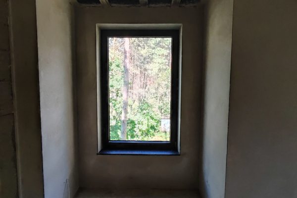 Apmetuma uzklāšanas darbi biroja ēkai Jūrmalā