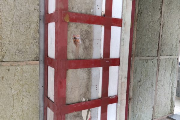 Apmetuma uzklāšanas darbi biroja ēkai Jūrmalā
