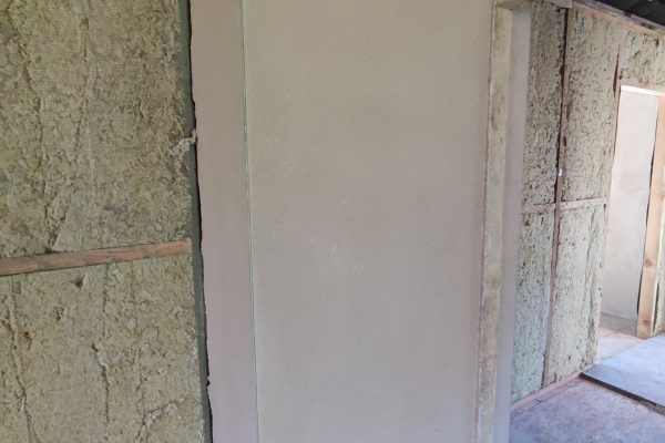 Apmetuma uzklāšanas darbi biroja ēkai Jūrmalā