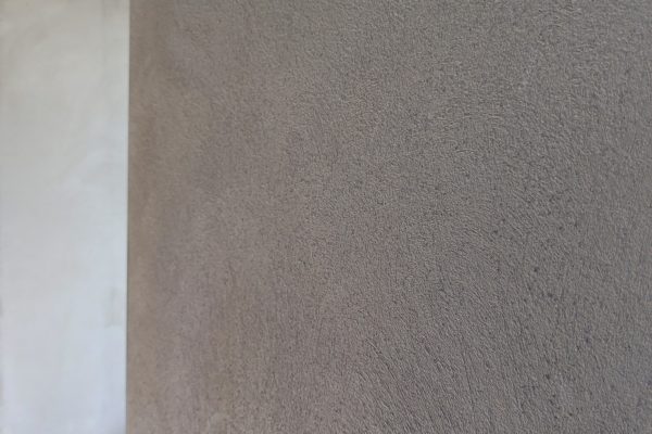Apmetuma uzklāšanas darbi biroja ēkai Jūrmalā