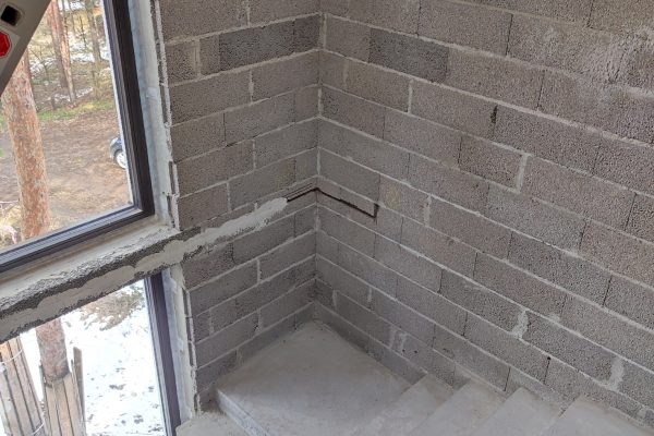 Apmetuma uzklāšanas darbi biroja ēkai Jūrmalā