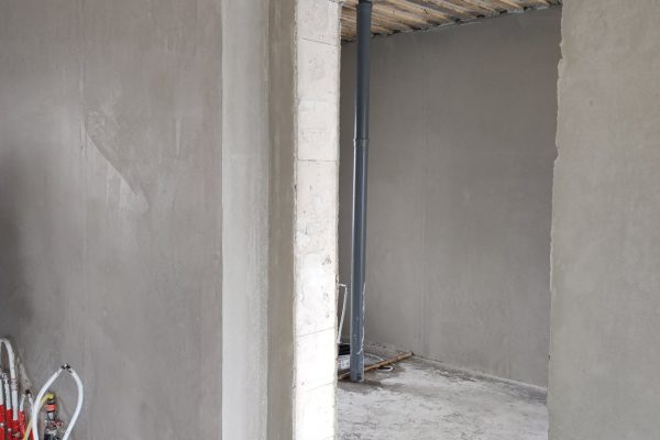 Ģipša iekšsienu apmetums gāzbetona mūra jaunbūvē