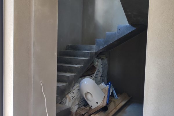 Apmetuma uzklāšanas darbi biroja ēkai Jūrmalā