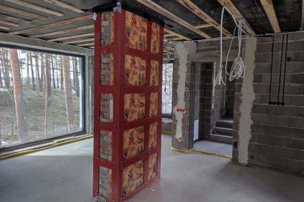 Apmetuma uzklāšanas darbi biroja ēkai Jūrmalā