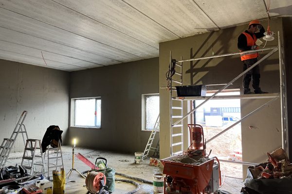Veiksmīgi realizēts apmetuma projekts tirdzniecības centrā “SOLO” Cēsīs